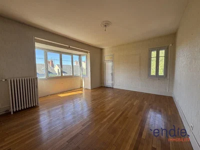 Wohnzimmer; holzboden, tageslicht