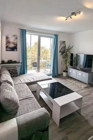 Salon; vue, lumière naturelle, style moderne, parquet