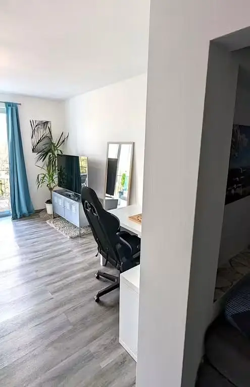 Salon; lumière naturelle, parquet