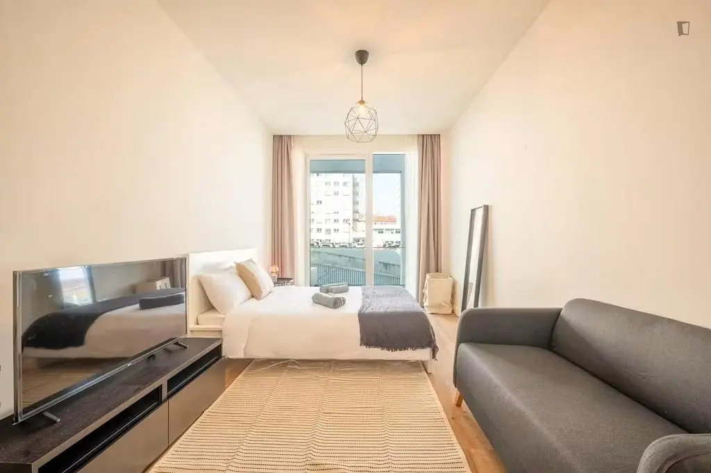 Schlafzimmer; tageslicht, moderner stil