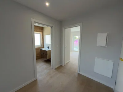 Salon; carrelage, lumière naturelle