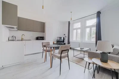 Salon; lumière naturelle, style moderne, parquet