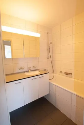 Salle de bain; carrelage, lumière naturelle