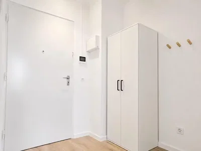 Garderobe; holzboden, tageslicht