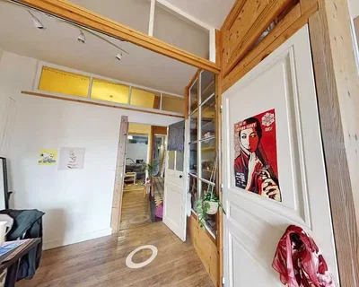 Soggiorno; pavimento in legno, luce naturale