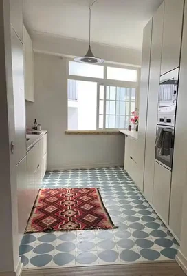 Küche; fliesenboden, tageslicht, küchengeräte