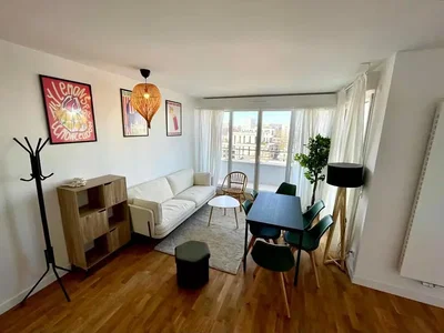 Wohnzimmer; holzboden, tageslicht, moderner stil