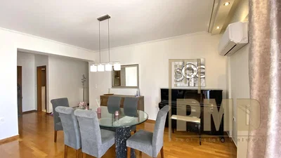 Dnevni boravak; drveni pod, prirodna svjetlost
