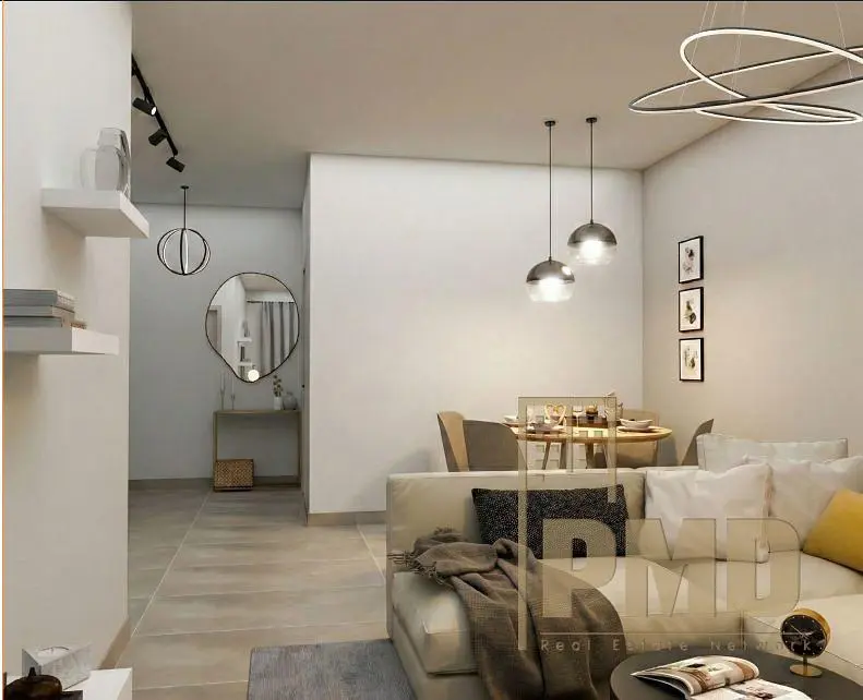 Woonkamer; natuurlijk licht, tegelvloer, moderne stijl