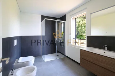 Salle de bain; carrelage, vue, lumière naturelle, rénové