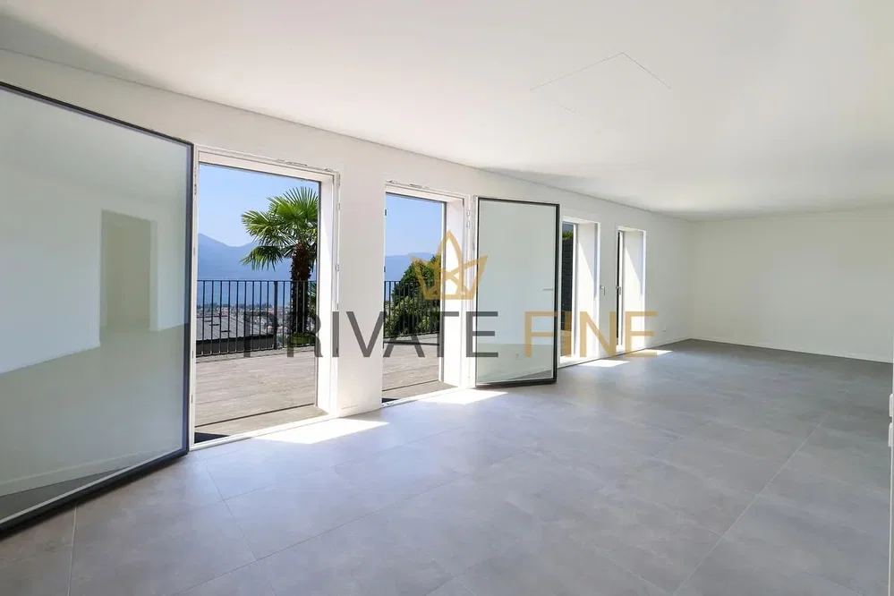 Salon; carrelage, lumière naturelle, vue