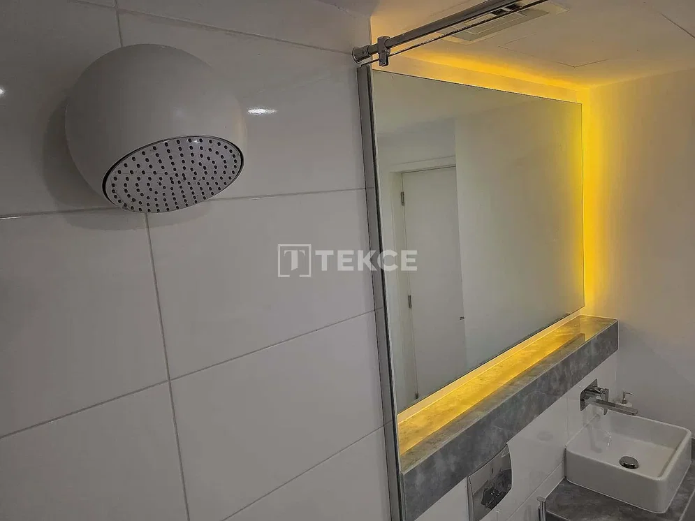Bagno; pavimento in piastrelle, ristrutturato, luce naturale