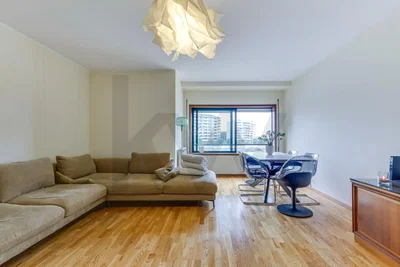Wohnzimmer; holzboden, tageslicht