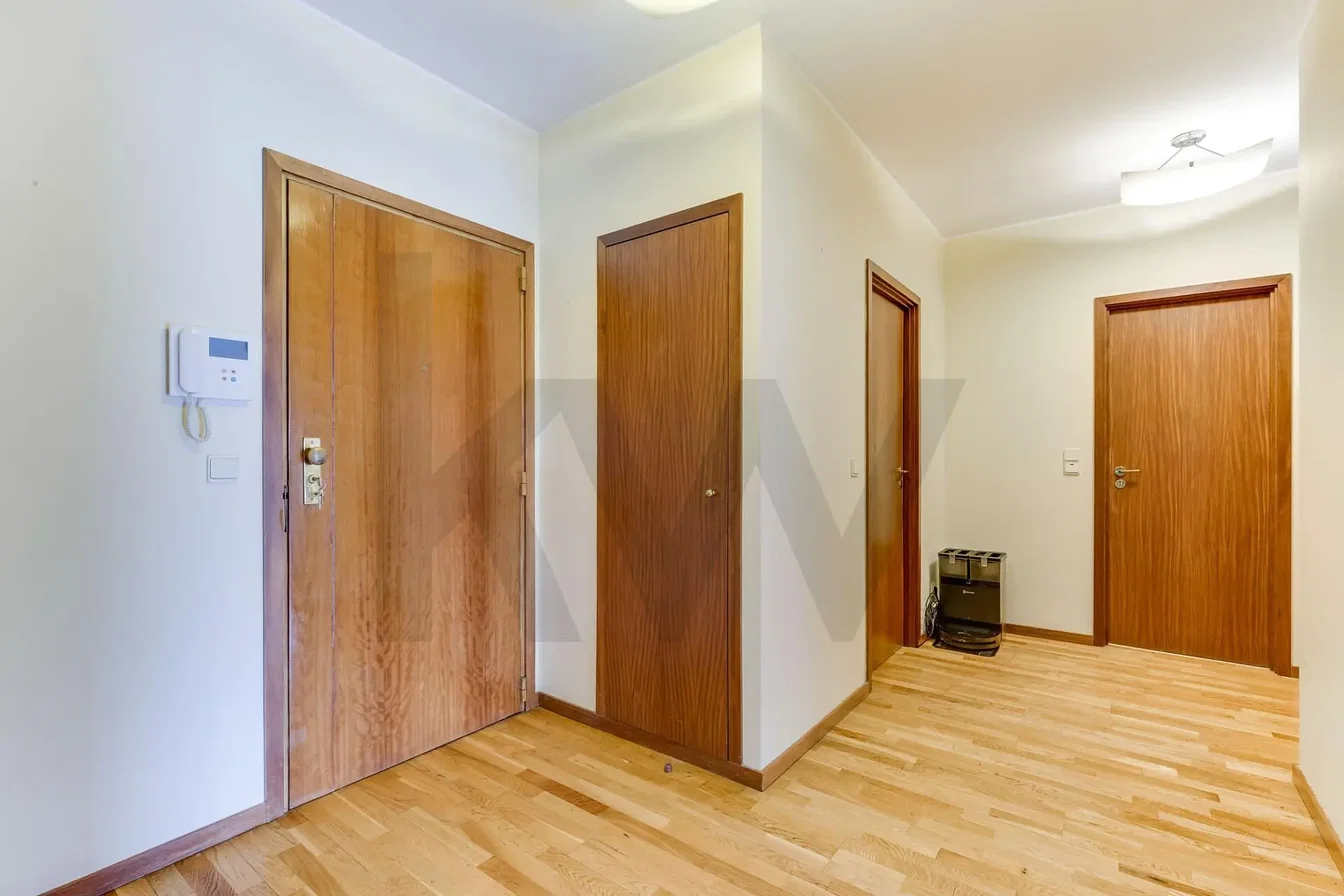 Garderobe; holzboden, tageslicht