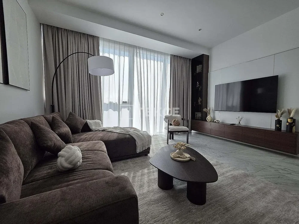 Salon; lumière naturelle, style moderne, parquet