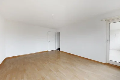 Soggiorno; pavimento in legno, luce naturale