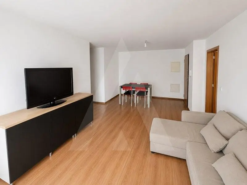 Soggiorno; pavimento in legno, luce naturale