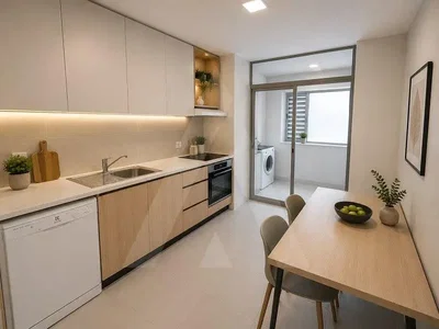 Kuhinja; kućanski aparati, pločice, prirodna svjetlost, moderan stil, renoviran