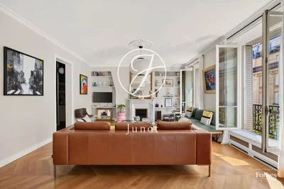 Salon; style moderne, parquet, lumière naturelle