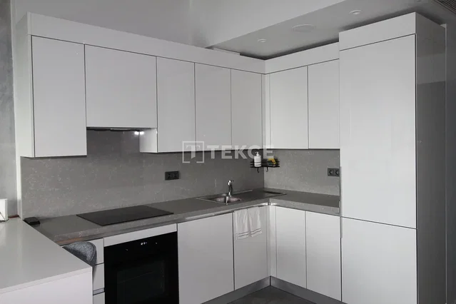 Keuken; keukenapparatuur, gerenoveerd, natuurlijk licht
