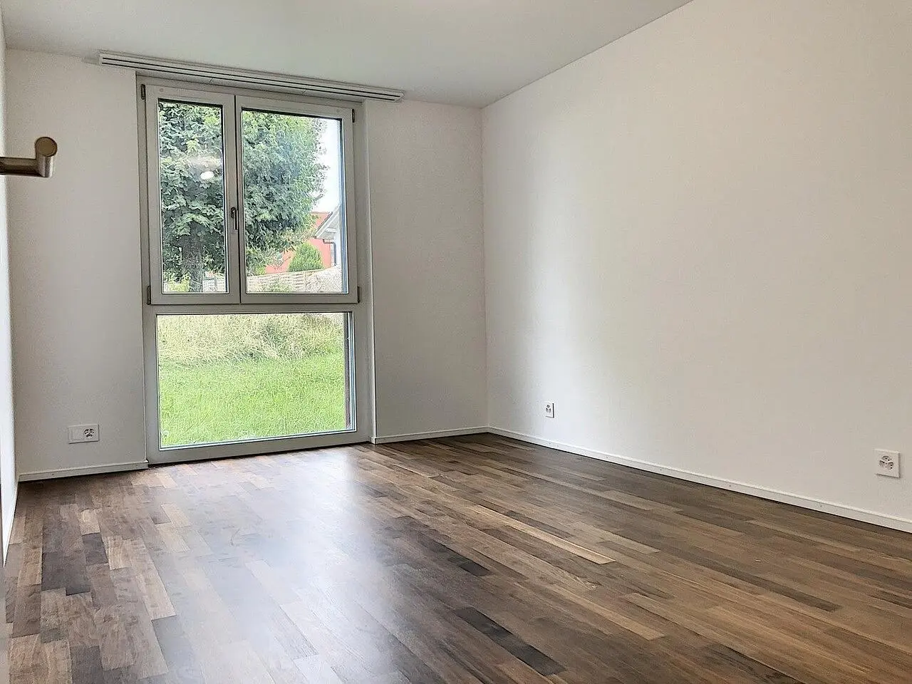 Salón; suelo de madera, luz natural, vista