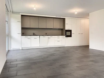 Cocina; electrodomésticos, suelo de baldosas, luz natural, renovado