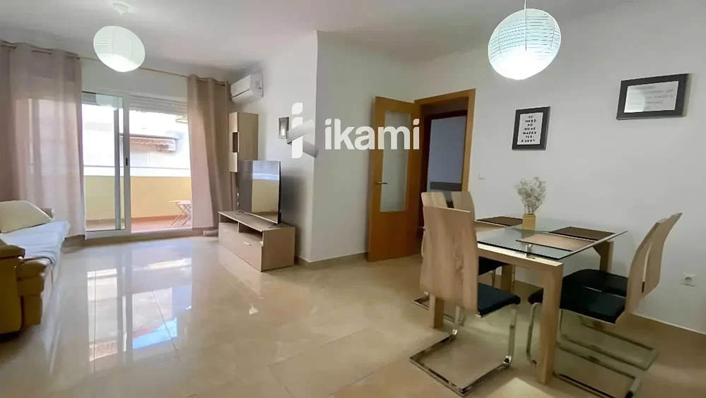 Σαλόνι; φυσικό φως, πλακάκια, θέα