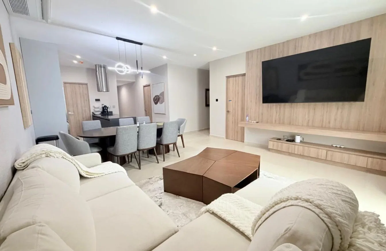 Salon; lumière naturelle, style moderne, parquet