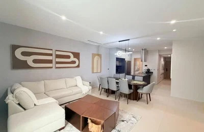 Salon; style moderne, lumière naturelle, parquet