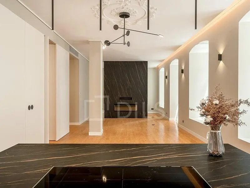 Σαλόνι; φυσικό φως, μοντέρνο στυλ, ξύλινο πάτωμα