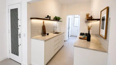 Cucina; elettrodomestici, ristrutturato, luce naturale, stile moderno