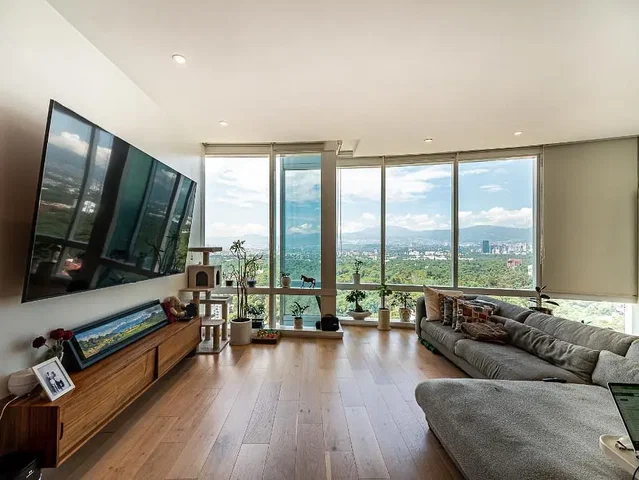 Soggiorno; vista, pavimento in legno, luce naturale