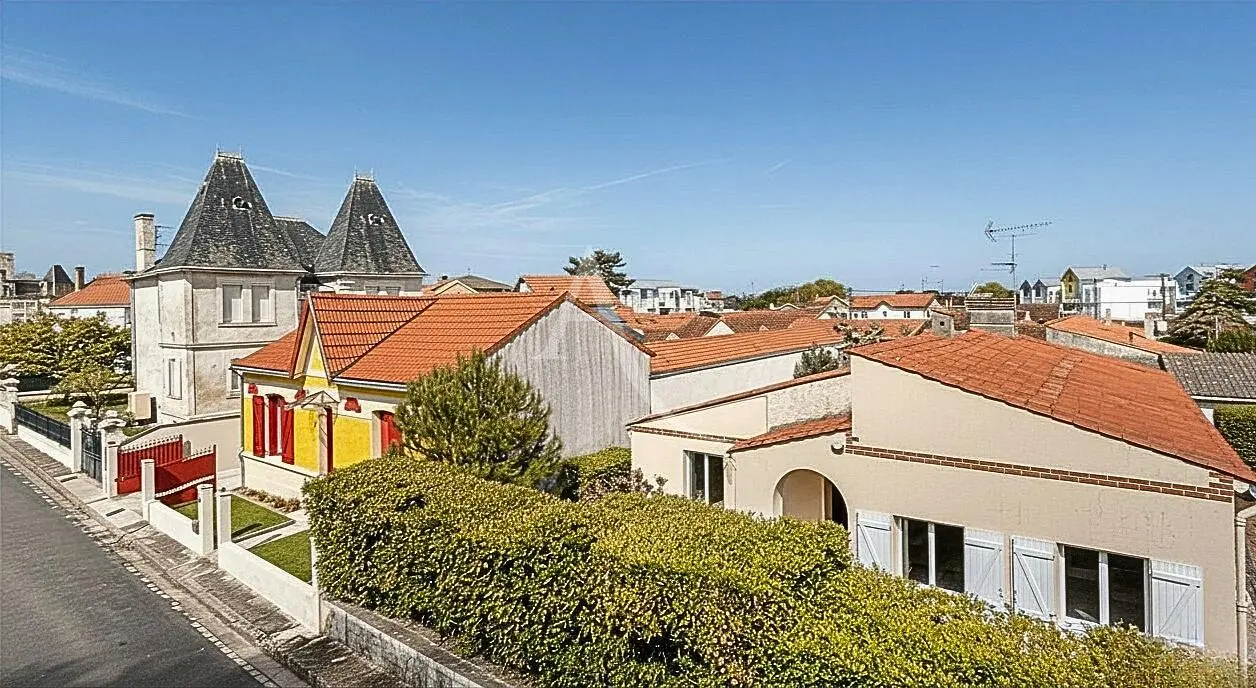 Haus und umgebung; blick, tageslicht