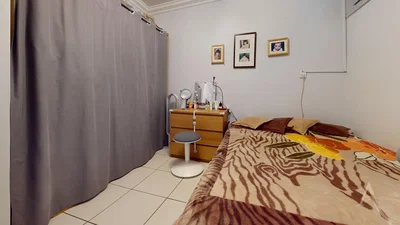 Ložnice; přirozené světlo, moderní styl