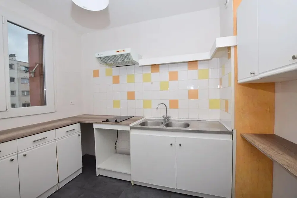 Cucina; vista, pavimento in piastrelle