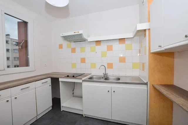 Cucina; vista, pavimento in piastrelle