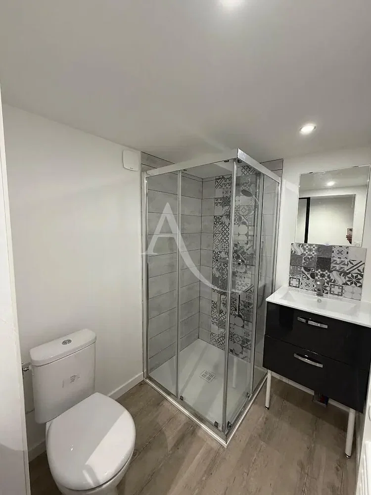 Bagno; pavimento in piastrelle, ristrutturato, luce naturale
