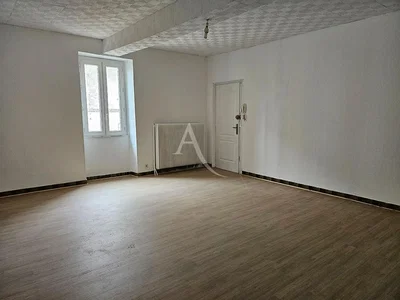 Altro; pavimento in legno, luce naturale