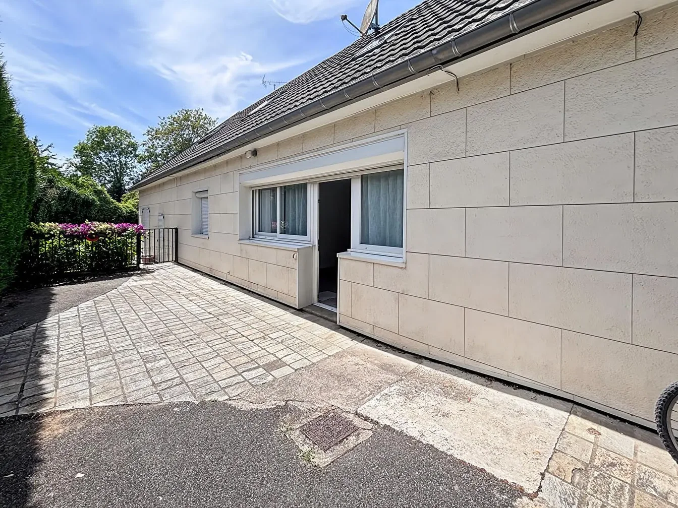 Terrazza; luce naturale, necessita ristrutturazione