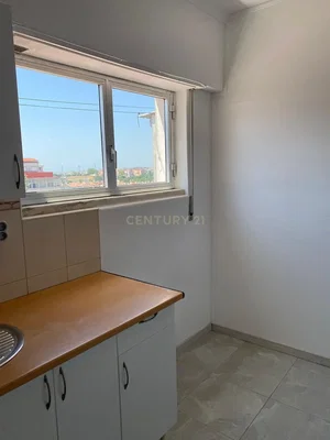 Kuchyně; dlažba, výhled, přirozené světlo