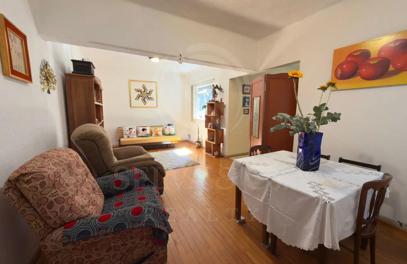 Salon; parquet, lumière naturelle, style rustique
