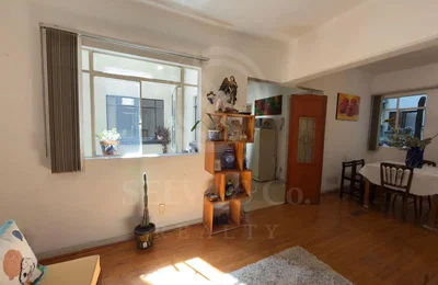 Salon; lumière naturelle, parquet