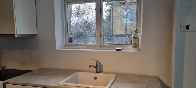 Kuhinja; prirodna svjetlost, potrebna renovacija
