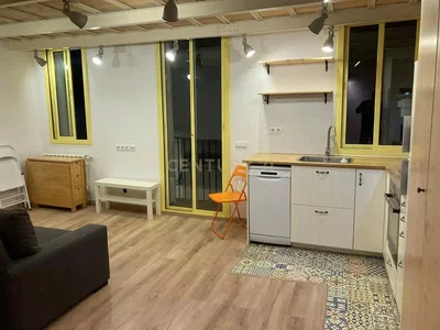 Soggiorno; elettrodomestici, pavimento in legno, luce naturale, stile moderno