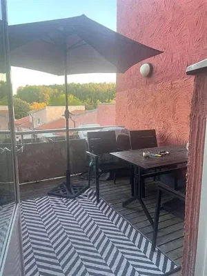 Balcone; vista, pavimento in legno, luce naturale