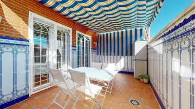 Terrasse; lumière naturelle, carrelage