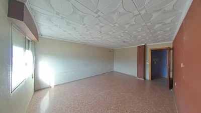 Autre; lumière naturelle, nécessite rénovation