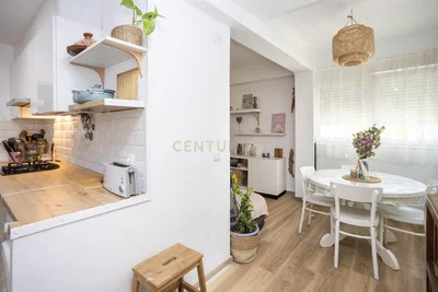 Cuisine; électroménager, parquet, lumière naturelle, style moderne