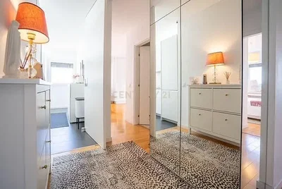 Salon; parquet, lumière naturelle, style moderne