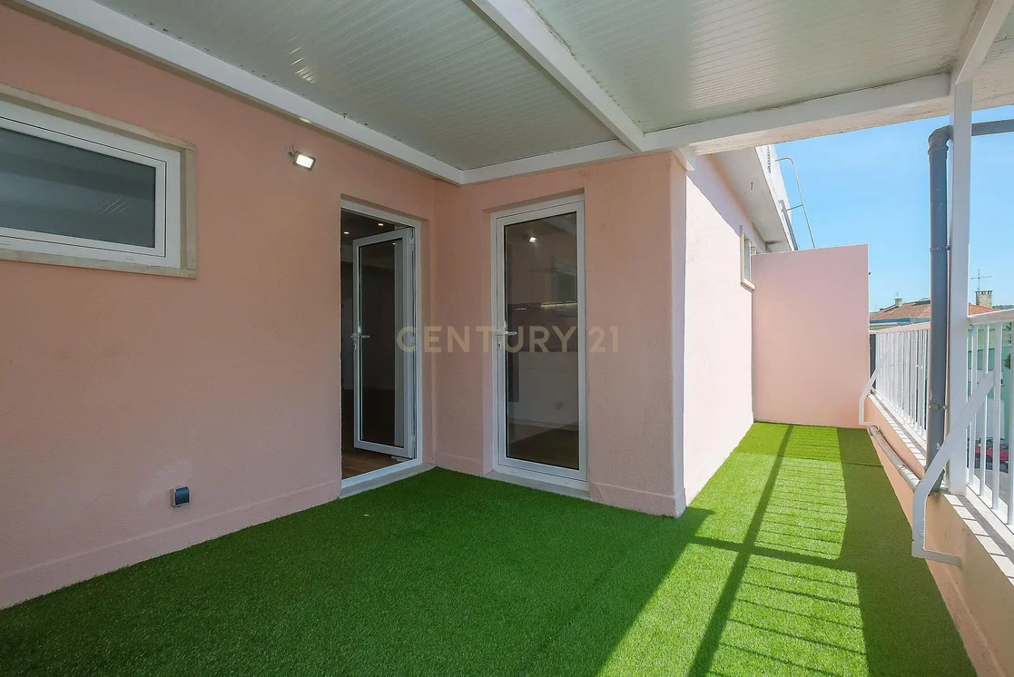Balkon; prirodno svjetlo, pogled